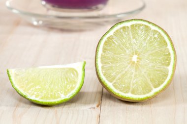 ahşap arka plan üzerine kireç 