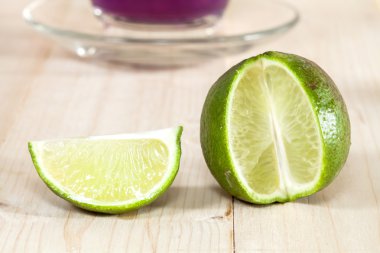 ahşap arka plan üzerine kireç 