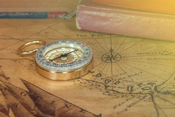 Vintage compass lies on an ancient map — Stock Photo, Image