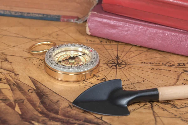 Vintage compass lies on an ancient map — Stock Photo, Image