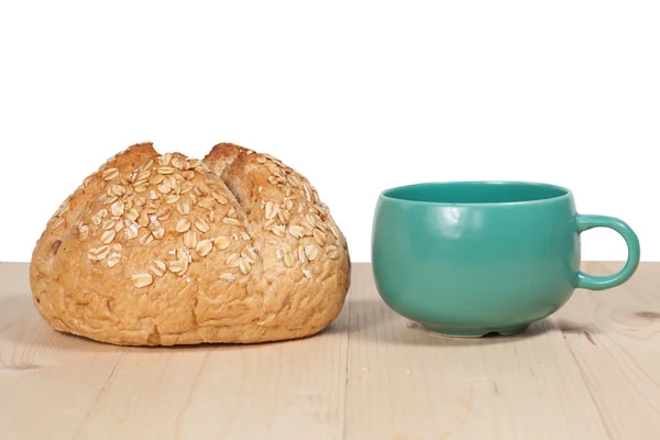 Ψωμί και καφέ σε λευκό φόντο — Φωτογραφία Αρχείου