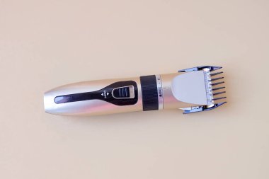 Kedi ve köpeklerin hijyenik bakımı için elektrikli köpek saç makası aletleri.