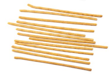 beyaz zemin üzerinde tuzlu kraker