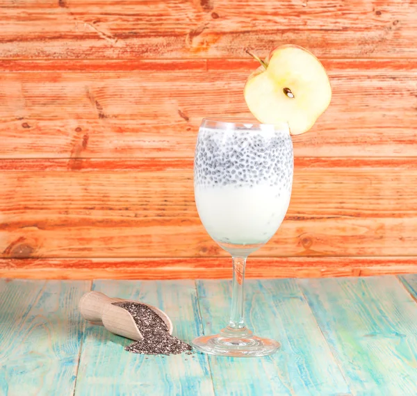 Chia 씨앗 및 과일 우유 푸딩 — 스톡 사진