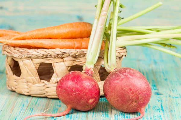 Fresh organic carrots and beetroot — Stock Photo, Image