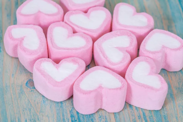 Corazón en forma de caramelos fondo, enfoque selectivo . — Foto de Stock