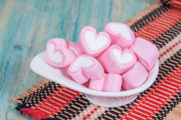 Renkli tatlı marshmallow ile beyaz eşya şeker — Stok fotoğraf