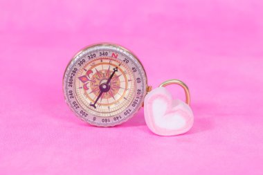 tatlı lokum şekerleme ile pusula