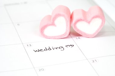 düğün planı takvim ve kalp şeklindeki