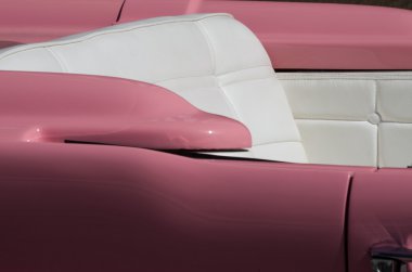 pembe araba