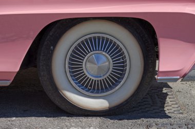 pembe araba