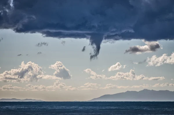 Akdeniz üzerinden hortumlar — Stok fotoğraf