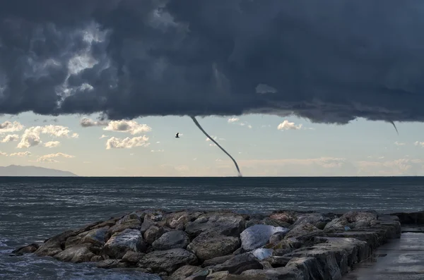 Tornados sobre o mar Mediterrâneo — Fotografia de Stock