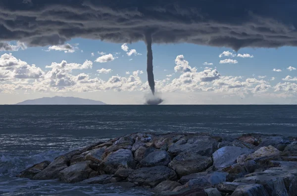 Akdeniz üzerinden hortumlar