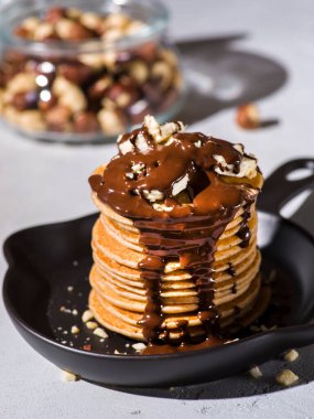 Muzlu, çikolatalı ve fındıklı krep.