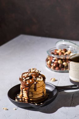 Muzlu, çikolatalı ve fındıklı krep.