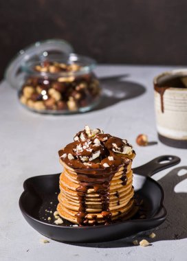 Muzlu, çikolatalı ve fındıklı krep.