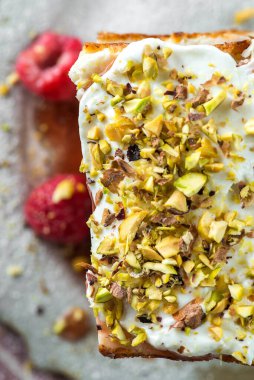 ahududulu peynirli turta. 