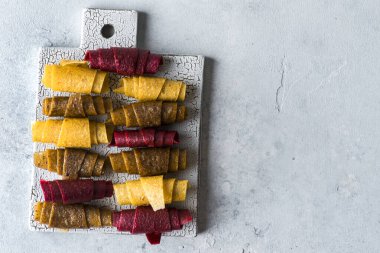 Tahtadaki meyveli ve meyveli pastil.