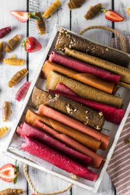 Tahtadaki meyveli ve meyveli pastil.