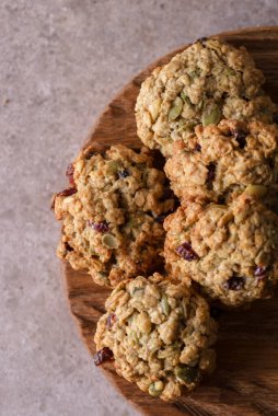 Tahtadaki yulaf ezmeli kurabiyeler