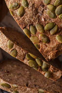 tam tahıllı ekmek.