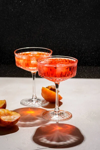 Cocktail med persikor och strössel — Stockfoto