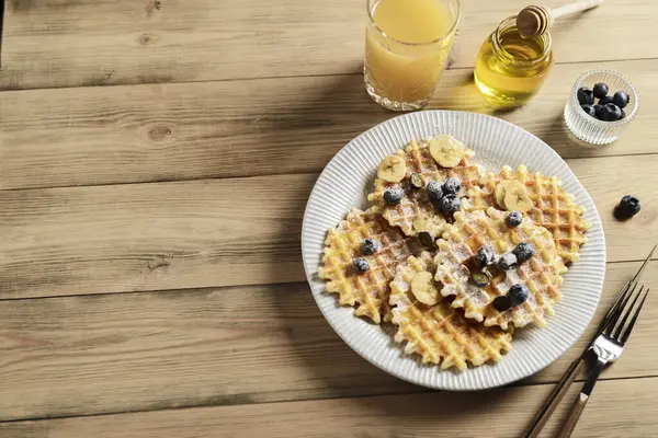 Blaubeerwaffeln Auf Einem Hölzernen Hintergrund Hochwertiges Foto — Stockfoto