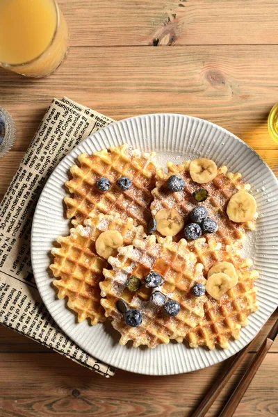 Blaubeerwaffeln Auf Einem Hölzernen Hintergrund Hochwertiges Foto — Stockfoto