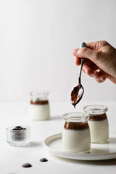 Panna Cotta Čokoládou Sklenici Kvalitní Fotografie — Stock fotografie