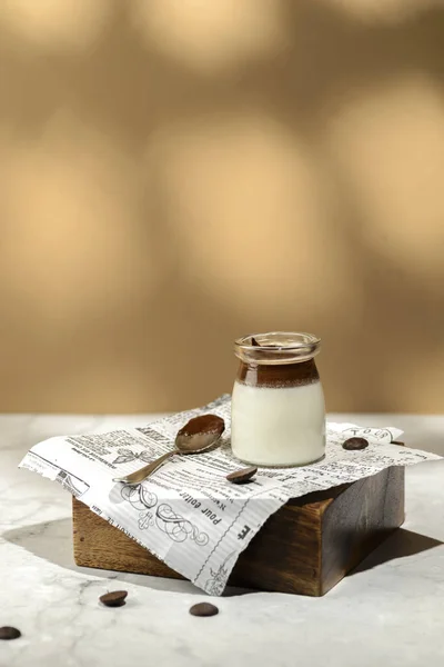 パンナ コッタチョコレートを瓶に入れて 高品質の写真 — ストック写真