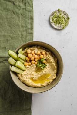 Salatalık ve susam tohumlu humus. Yüksek kalite fotoğraf