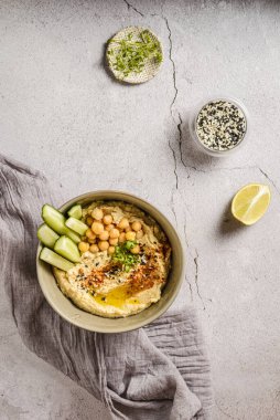 Salatalık ve susam tohumlu humus. Yüksek kalite fotoğraf