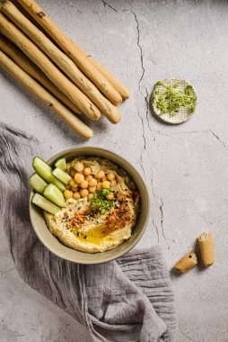 Salatalık ve susam tohumlu humus. Yüksek kalite fotoğraf