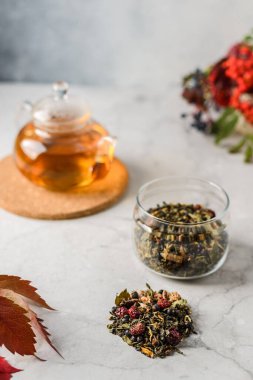 Hafif arka planda çay yaprakları. Yüksek kalite fotoğraf