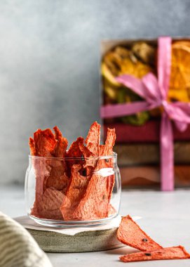 Hafif arka planda kurutulmuş karpuz. Yüksek kalite fotoğraf