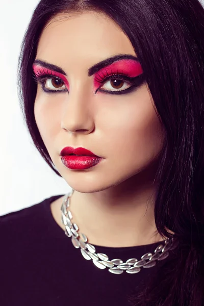 Fashion model portrait. Scarlet makeup. Black arrows. — Stock Photo, Image