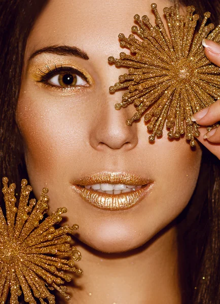 Close-up portrait of smiling young beautiful woman brunette with Christmas decorations gold snowflakes. Fashion make-up. Model shot. — Stock Photo, Image