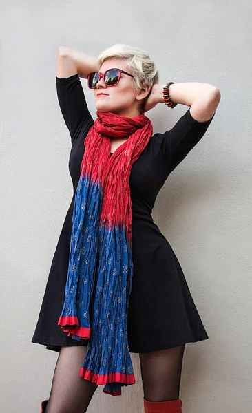 Frauen mit kurzen haaren und brille nackt