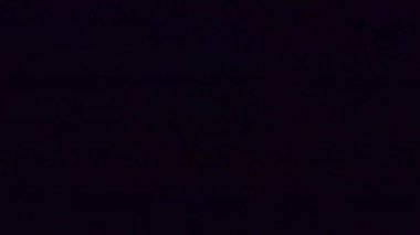 Analog ses ve sinyal bozma dokularını eski bir televizyon hissiyle döngüye sokuyor. Örtüler, geçişler, arkaplanlar veya VJ görseller için kullan.