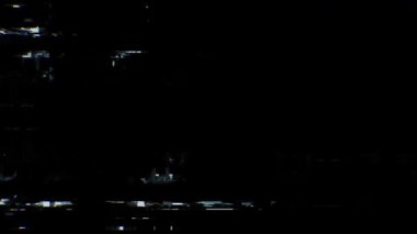 Parlama çizgileri, piksel hataları ve bozuk blokları olan hasarlı ekran arızası döngüsü. Üst üste bindirmeler, geçişler, VJ setleri ve soyut teknoloji geçmişleri için harika. Altı kusursuz döngü dahil.