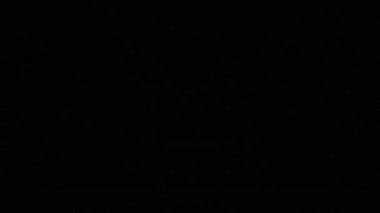 Titreşimli flaş efektli geometrik mücevher dönüşü. LED duvarlar, diskolar ve enerjik müzik arkaplanları için uygun kusursuz bir hareketsiz görüntü klip.