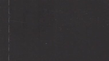 Öğütülmüş dokuları ve toz parçacıkları olan yatay film tahıl döngüsü. Örtüler, arka planlar, retro efektler ve video düzenleme projeleri için uygundur.