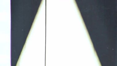 Retro mikrofiş tarama geçişi hem dikey hem de yatay döngülerle yapılır. Biçimlendirilmiş düzenleme, arıza kesme, geçmişe dönük araç gereç kitleri ve kaplama tabanlı hareket grafikleri için ideal.