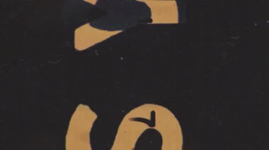 Retro mikrofiş tarama geçişi hem dikey hem de yatay döngülerle yapılır. Biçimlendirilmiş düzenleme, arıza kesme, geçmişe dönük araç gereç kitleri ve kaplama tabanlı hareket grafikleri için ideal.