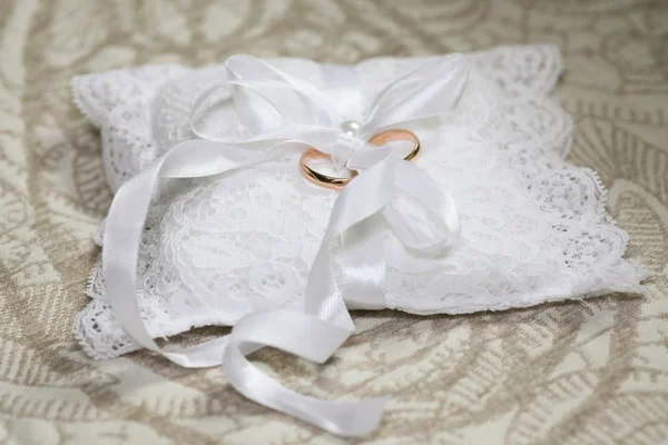 Dos anillos de boda — Foto de Stock