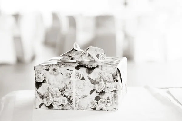 Caja de regalo clásica — Foto de Stock