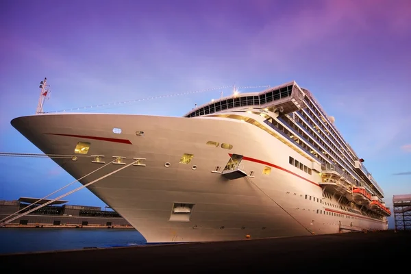 Cruise liner — Stock Photo, Image