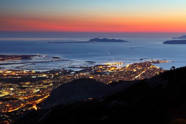 Bir Trapani akşam sahne