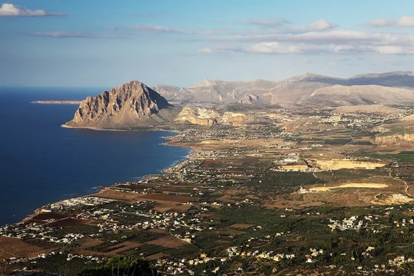 Prachtig panoramisch uitzicht van de berg van Erice — Stockfoto